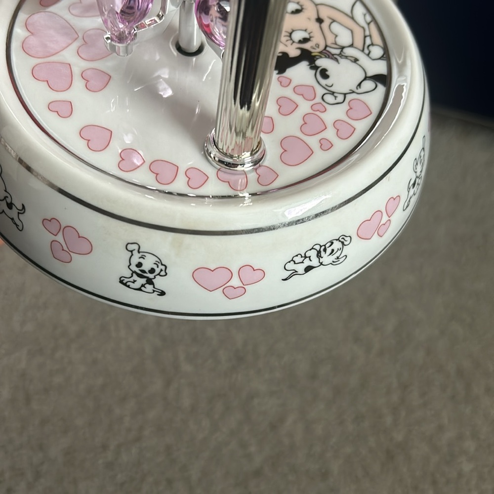 Betty Boop with Pudgy 2008 Anniversary Clock with Dome Covering - Picture 6 of 11